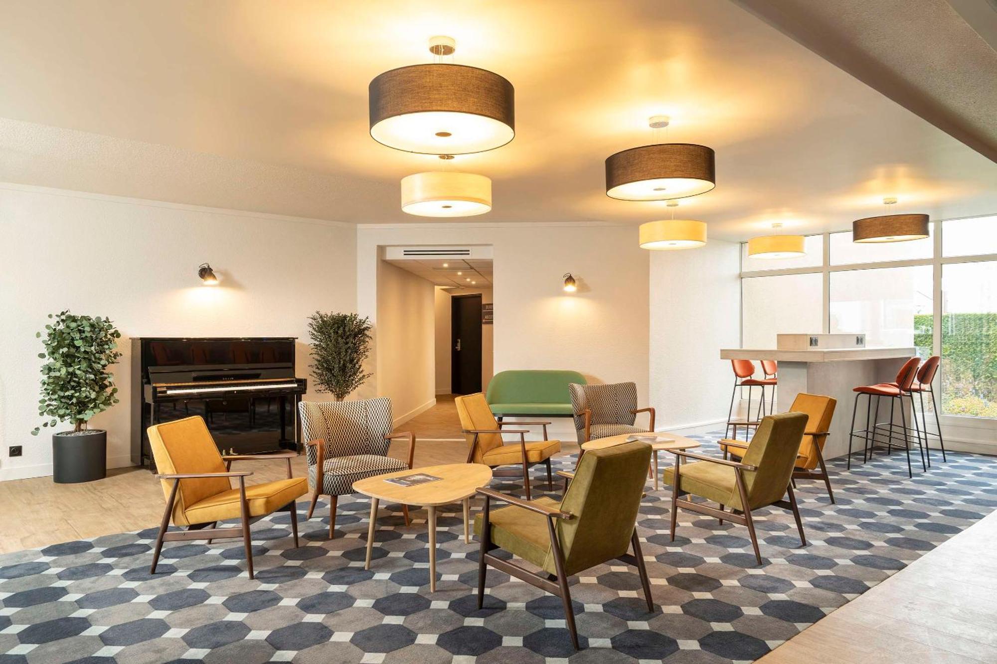 Carline Hotel
