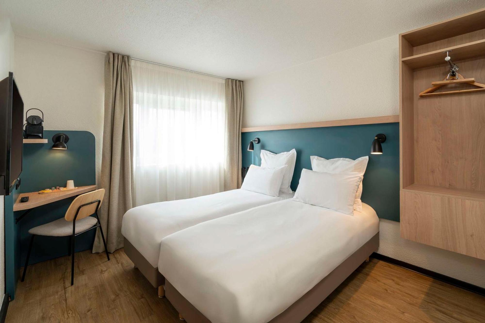 Carline Hotel