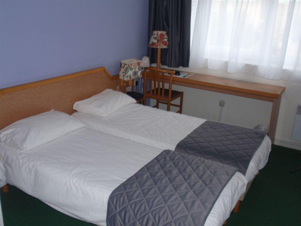 Carline Hotel Caen